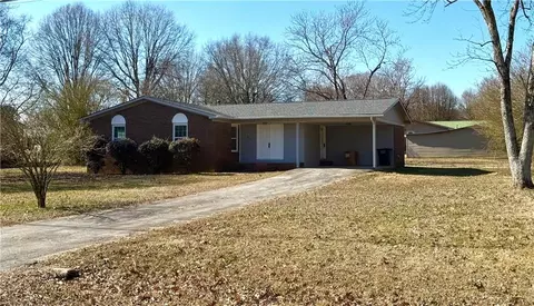 315 Stewart Dr SW, Calhoun, GA 30701