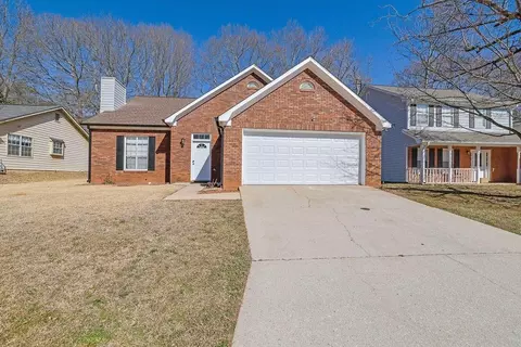 983 Oakwood Chase Cir, Stone Mountain, GA 30083