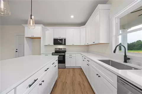 Kitchen - 633 Racetrack Rd, Toccoa, GA 30577 photo 5 of 6