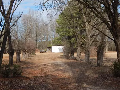 200 Pleasant Dr, Martin, GA 30557