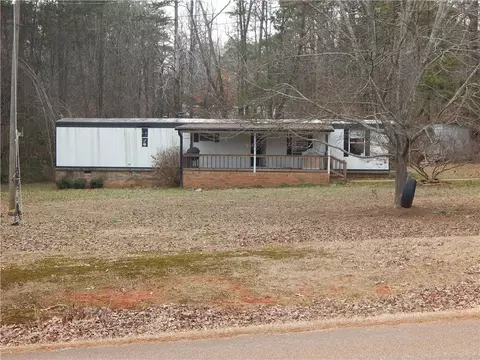 324 Pinetree Rd, Toccoa, GA 30577