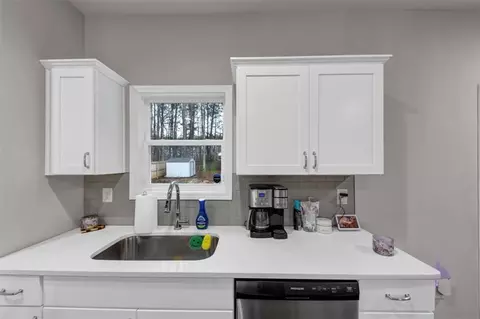 Kitchen - 557 Clinton Dr, Temple, GA 30179 photo 5 of 6