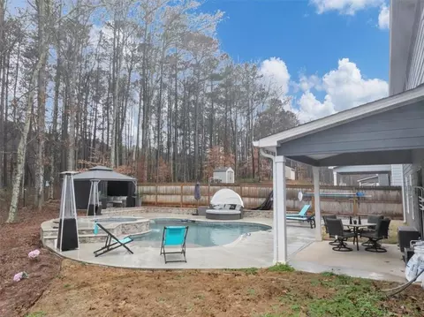 Exterior - 557 Clinton Dr, Temple, GA 30179 photo 5 of 9