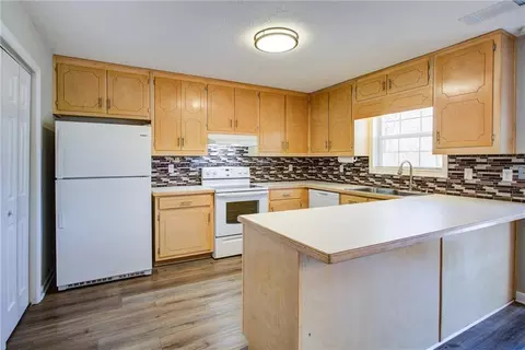 8865 Pine Tree Cir, Gainesville, GA 30506 photo 5