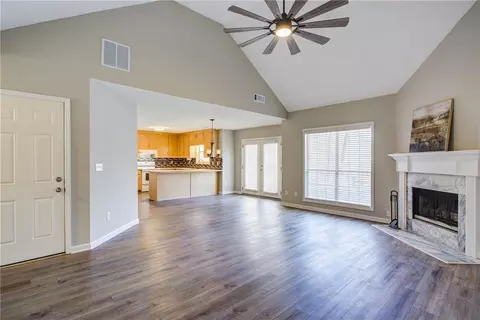 8865 Pine Tree Cir, Gainesville, GA 30506 photo 4