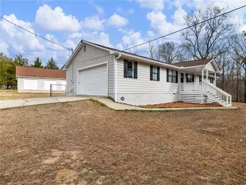 15 Hearthstone Dr, Stockbridge, GA 30281