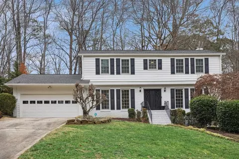 1524 Chateau Dr, Dunwoody, GA 30338