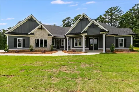 662 Lake Circle Rd, Buchanan, GA 30113
