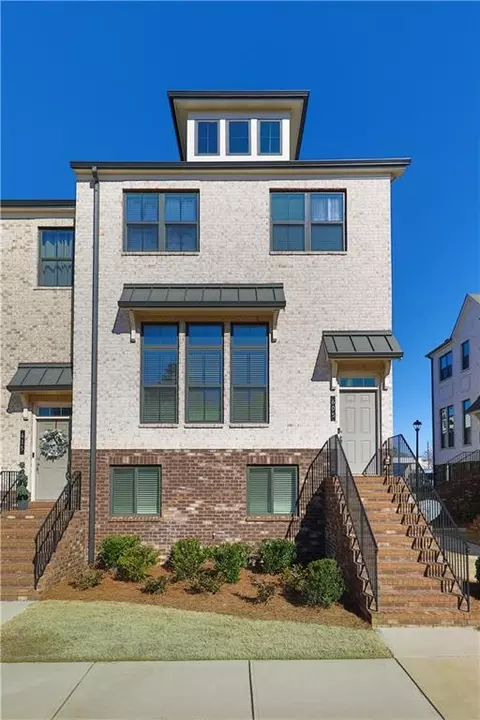 605 Fairview Cir, Roswell, GA 30076