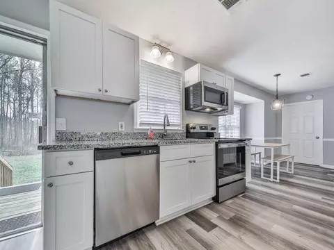 525 Henson Cir, Carrollton, GA 30117