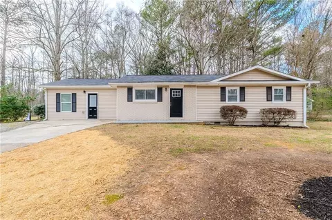 8673 Chestnut Ln, Lithia Springs, GA 30122