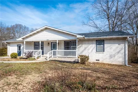 202 Porter Ln, Jonesboro, GA 30236