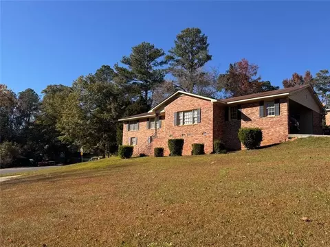 1596 New Castle Dr, Macon, GA 31204