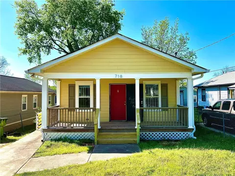 718 Dalvigney St NW, Atlanta, GA 30318
