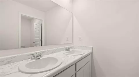 Bath - 290 Halibut Cir, Covington, GA 30016 photo 5 of 6