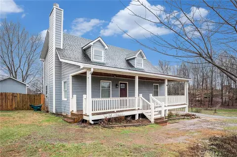 401 Mary Davidson Dr, Cleveland, GA 30528