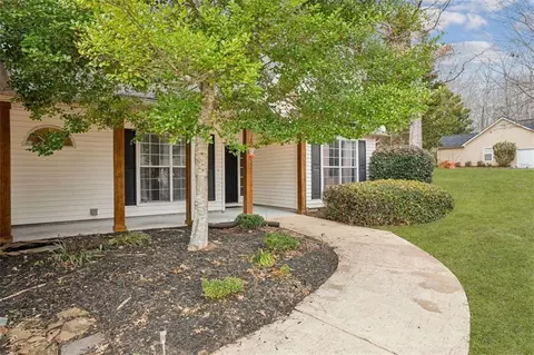 Exterior - 124 Hampton Brooke Dr, Hampton, GA 30228 photo 2 of 5