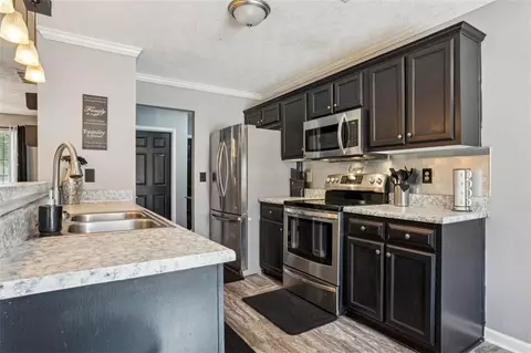 Kitchen - 124 Hampton Brooke Dr, Hampton, GA 30228 photo 3 of 4