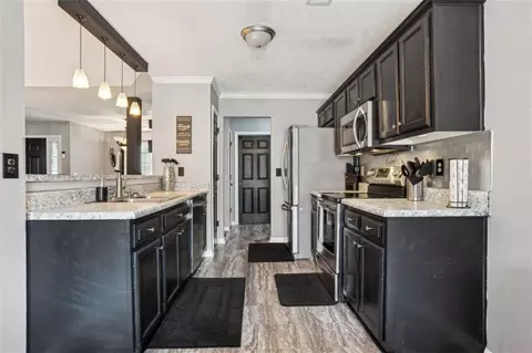 Kitchen - 124 Hampton Brooke Dr, Hampton, GA 30228 photo 2 of 4