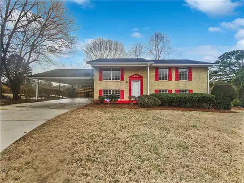 6742 Green Meadows Ln, Morrow, GA 30260