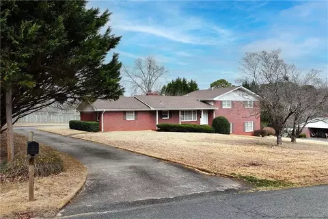 147 Ridgeway St, Winder, GA 30680