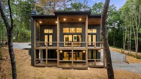 53 Bella Ln, Mineral Bluff, GA 30559
