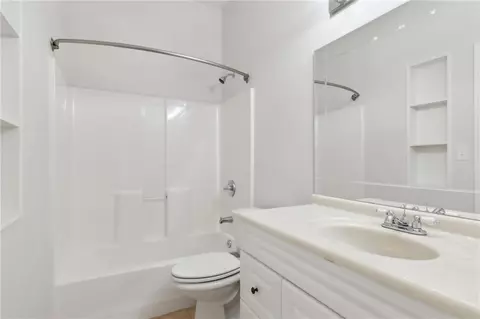 Bath - 3260 Compass Way, Milton, GA 30004 photo 3 of 5