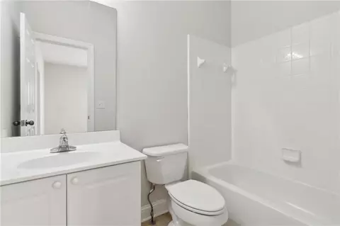 Bath - 3260 Compass Way, Milton, GA 30004 photo 4 of 5