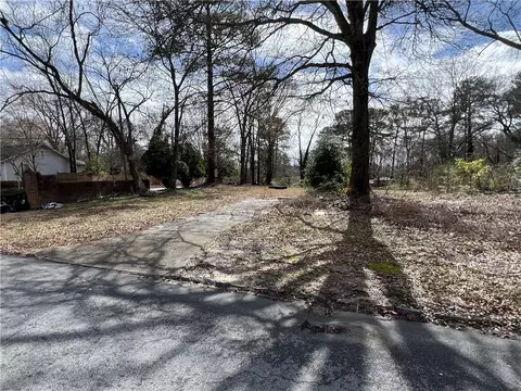 2424 Baker Rd NW, Atlanta, GA 30318