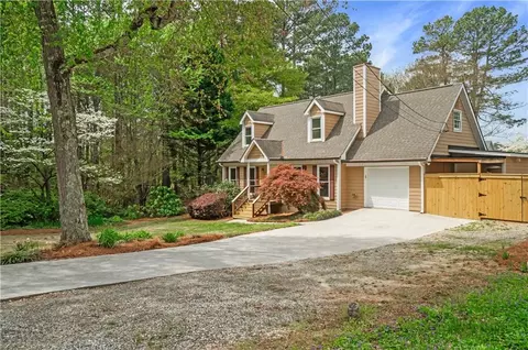 1765 Round Rd, Grayson, GA 30017