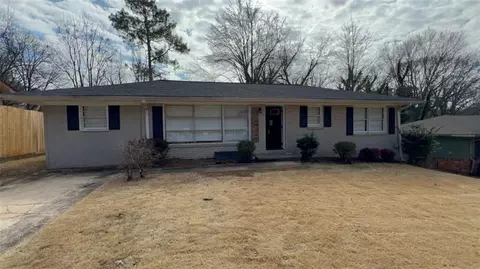 4027 Gladesworth Ln, Decatur, GA 30035