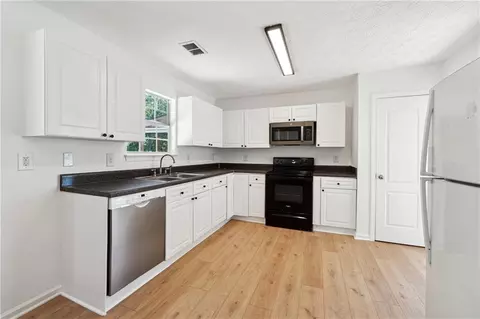 6474 E Meyer Dr, Morrow, GA 30260 photo 10