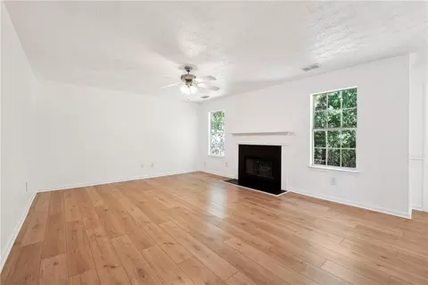6474 E Meyer Dr, Morrow, GA 30260 photo 5