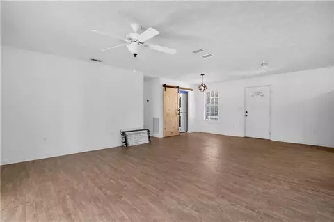 Living - 987 E 1st St, Midway, GA 31320 photo 6 of 9
