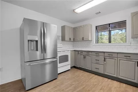 Kitchen - 987 E 1st St, Midway, GA 31320 photo 1 of 3