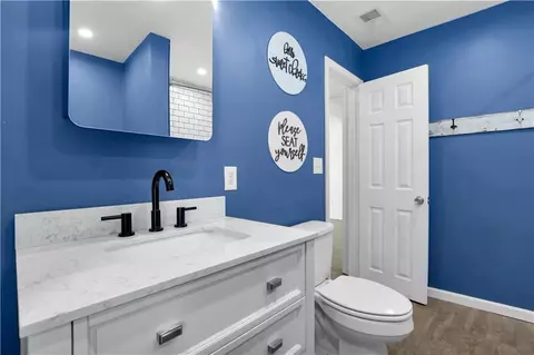 Bath - 987 E 1st St, Midway, GA 31320 photo 1 of 2