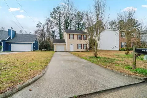 821 Stonebridge Park Cir, Lithonia, GA 30058