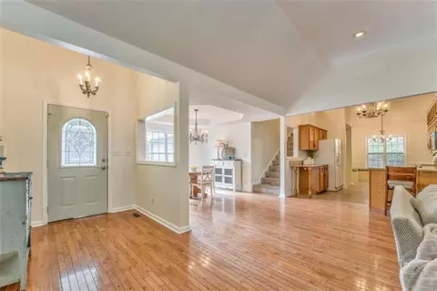 Entry Way - 31 Heather Cir, Cave Spring, GA 30124 photo 3 of 5