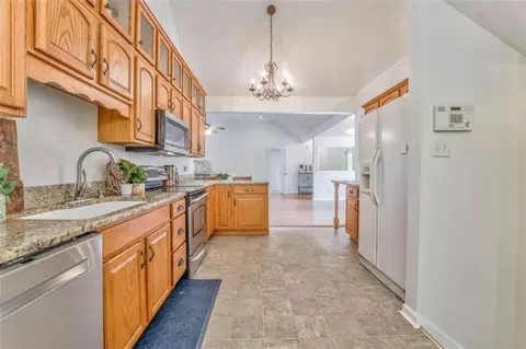 Kitchen - 31 Heather Cir, Cave Spring, GA 30124 photo 4 of 5