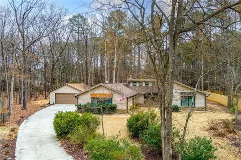 221 Shadowood Ln, Peachtree City, GA 30269