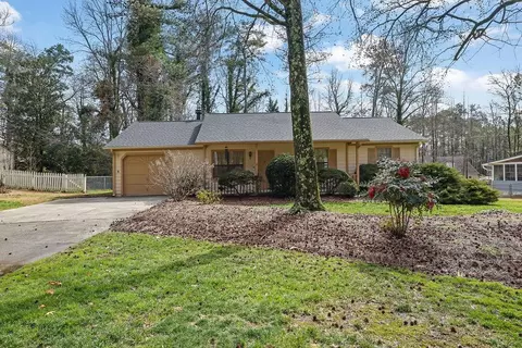 921 Forest Park Ln, Suwanee, GA 30024