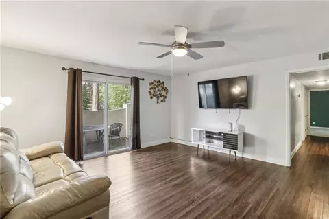 725 Dalrymple Rd #2E, Atlanta, GA 30328