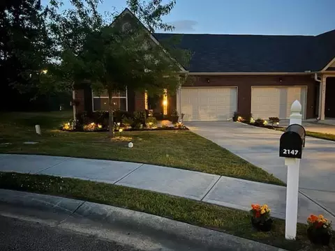 2147 Red Oak Cir, Union City, GA 30291