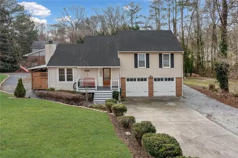 1742 Fox Holw, Lawrenceville, GA 30043