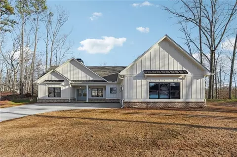 7520 Crestline Dr, Dawsonville, GA 30534