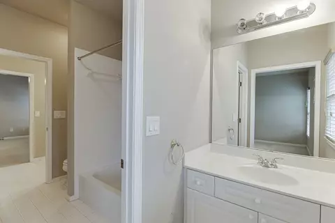 Bath - 3835 Greenside Ct, Dacula, GA 30019 photo 7 of 9