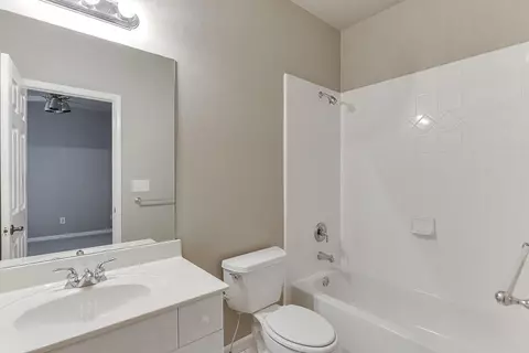 Bath - 3835 Greenside Ct, Dacula, GA 30019 photo 5 of 9