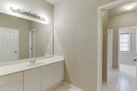 Bath - 3835 Greenside Ct, Dacula, GA 30019 photo 6 of 9
