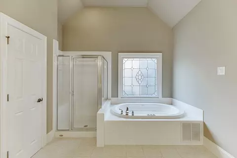 Bath - 3835 Greenside Ct, Dacula, GA 30019 photo 3 of 9