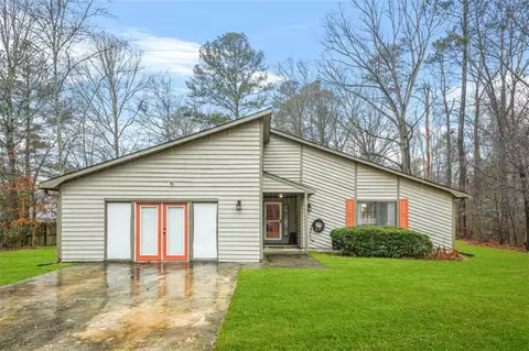 510 Caris Brook Ct, College Park, GA 30349